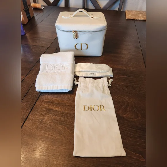 Dior VIP Mirrored Train Case With Towel And Headband Prestige 8x6x6 White Gold - Picture 2 of 16